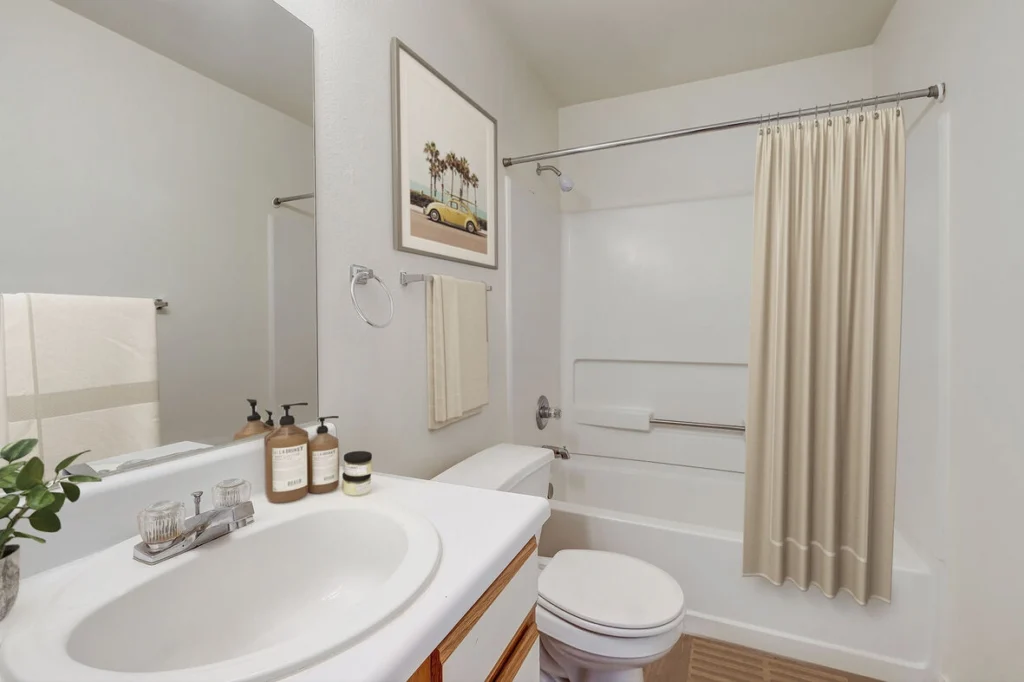 Bathroom with a large mirror and tub shower